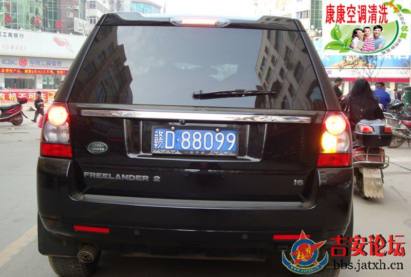 吉安的路虎车