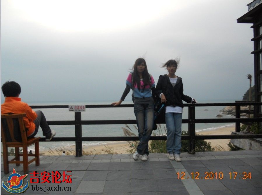 大风吹的满脸都是头发